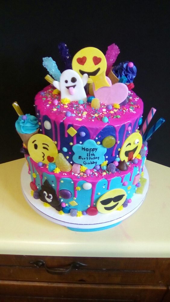 ideia de bolo para festa emoji