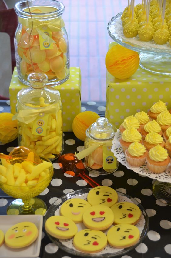 docinhos decoração festa infantil emoji