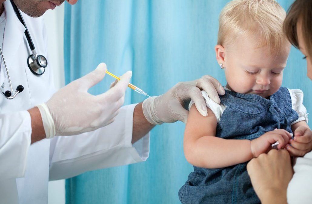 Como prevenir a Pneumonia em crianças (você sabia que tem vacina?)