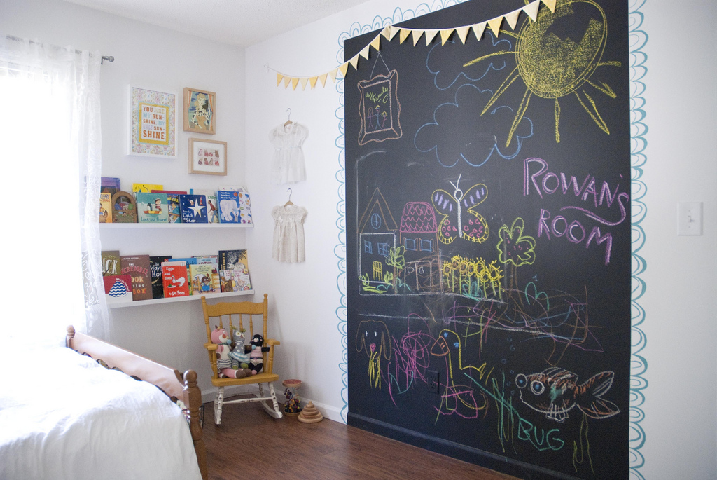 Chalk art: 15 ideias com quadro negro para quarto de crianças