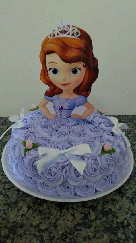 Bolo decorado com a princesa em papel