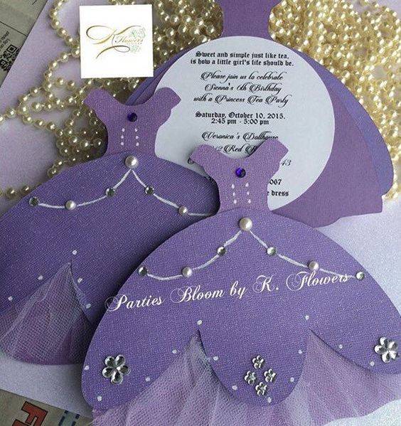 Convite de festa infantil Princesa Sofia em formato de vestido
