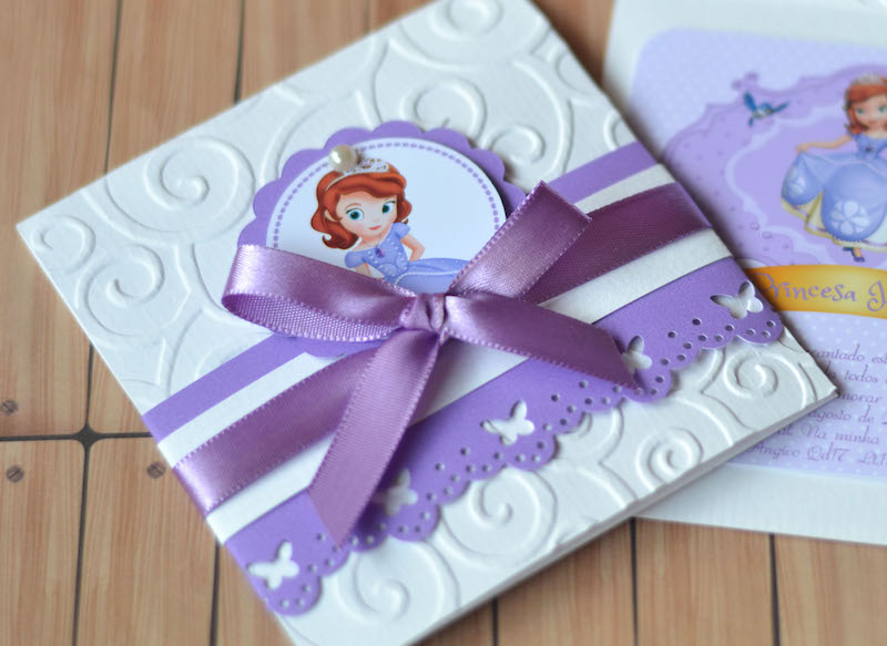 Convite de festa Princesa Sofia feito à mão em papel com relevo