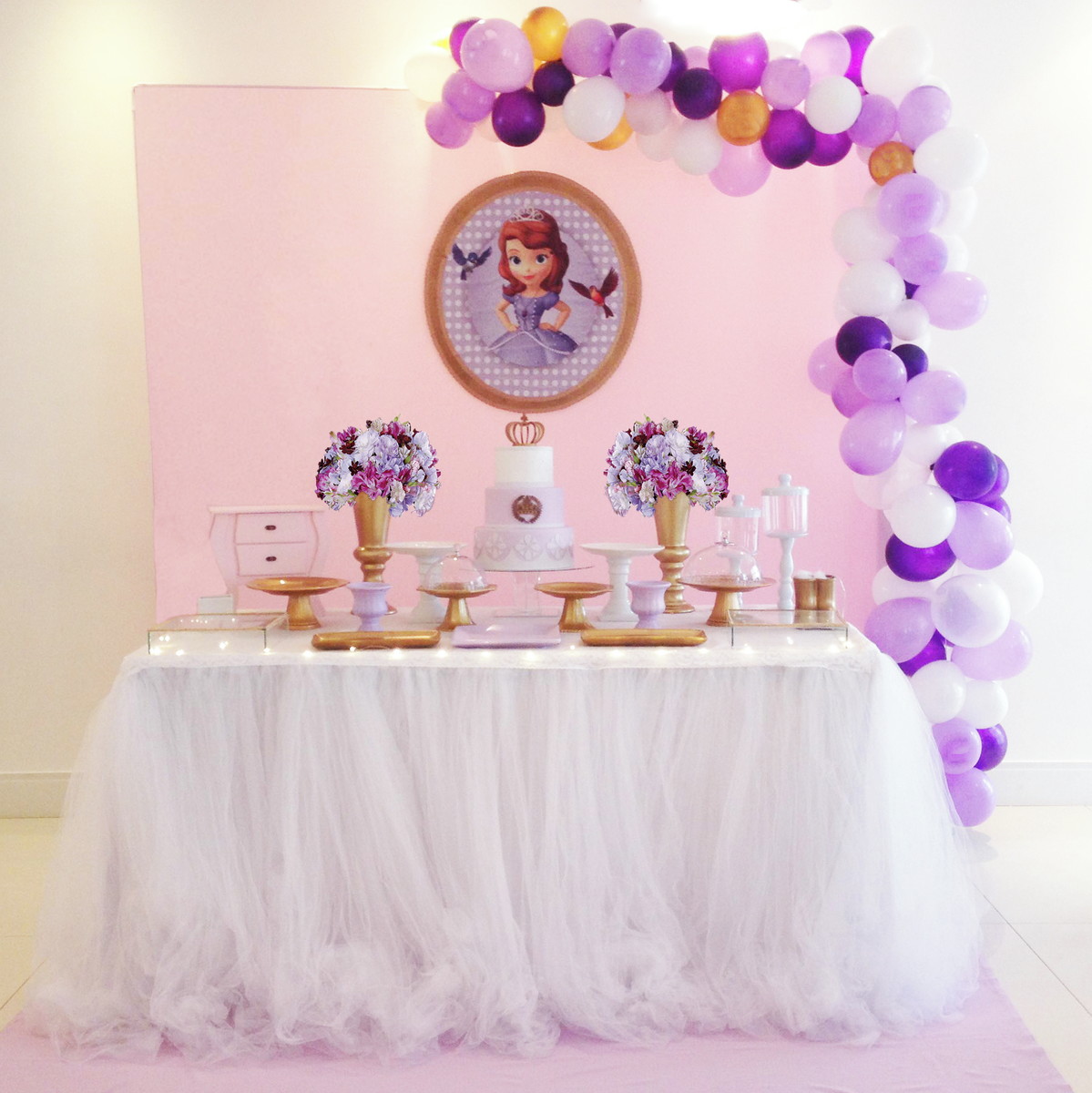 Inspiração de decoração de mesa para festa Princesa Sofia