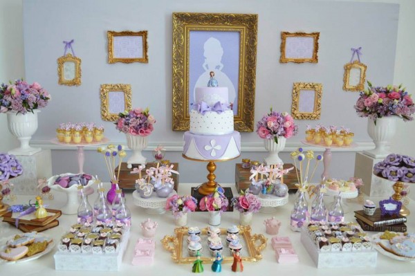 Decoração de festa Princesa Sofia em lilás e dourado