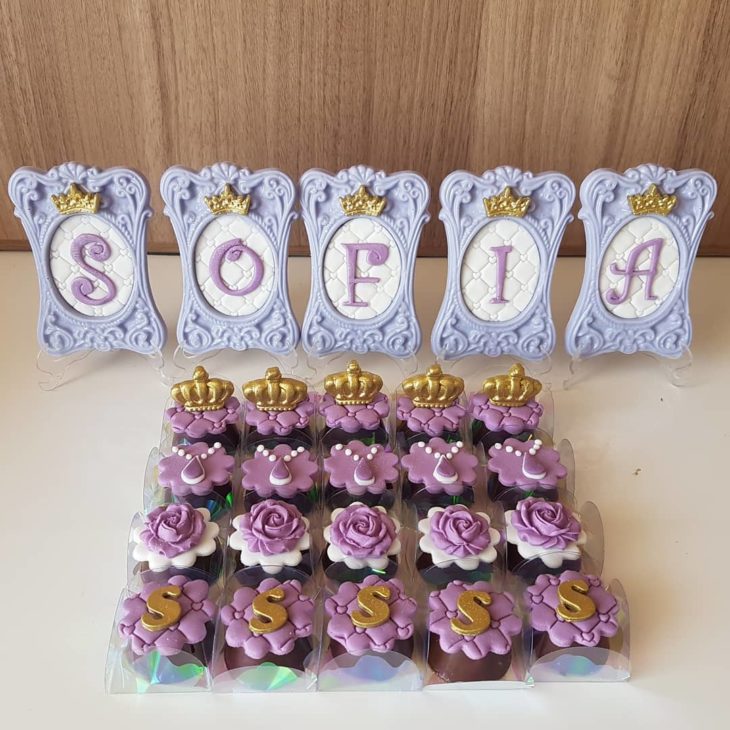 Pão de mel decorado para festa Princesa Sofia