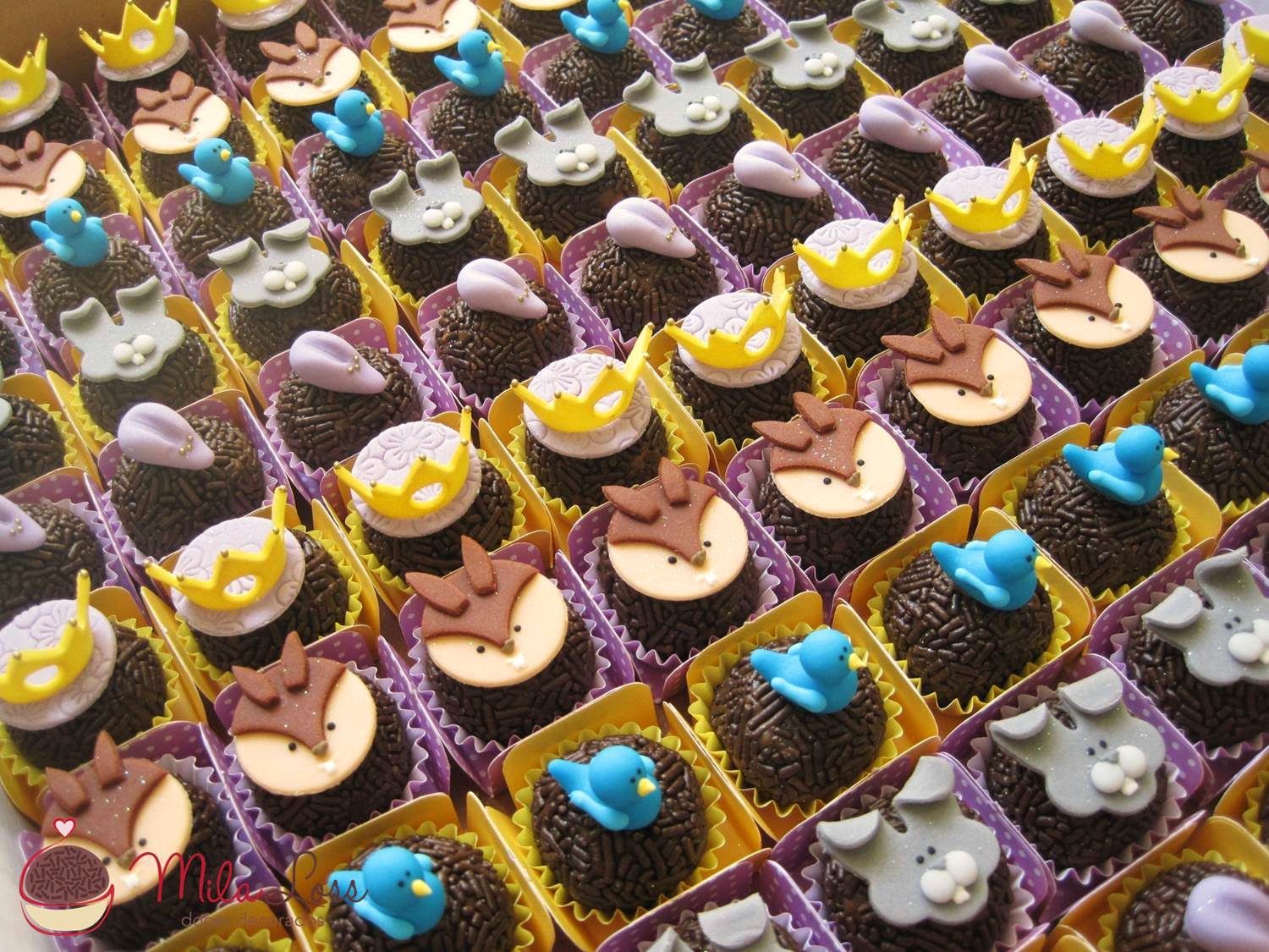 Brigadeiros decorados com personagens da Princesa Sofia