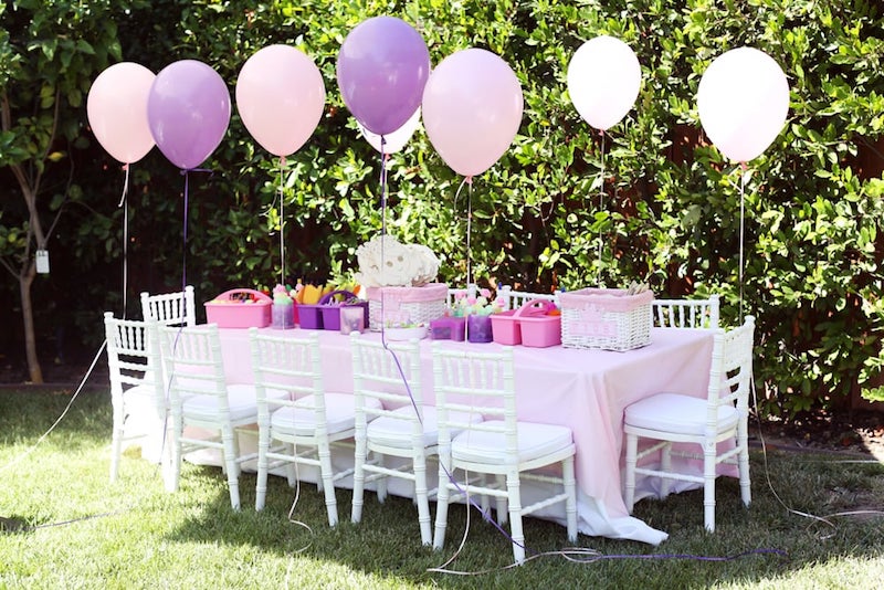 Decoração de mesa para festa Princesa Sofia ao ar livre
