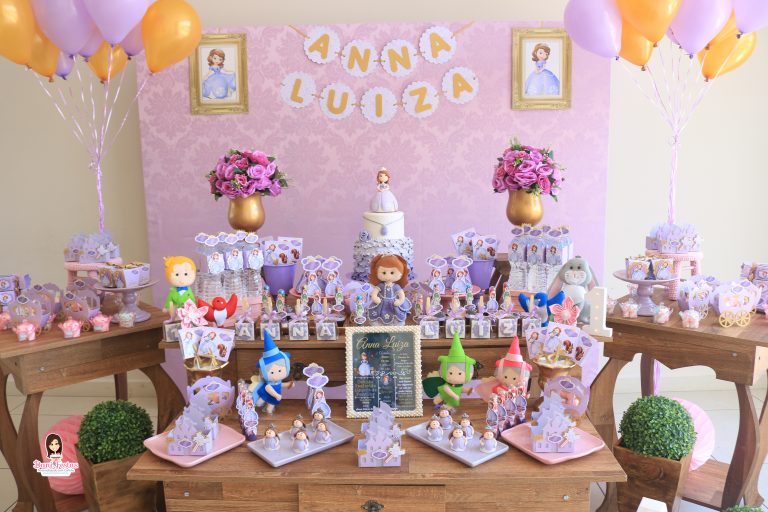 Mesa decorada para festa Princesinha Sofia