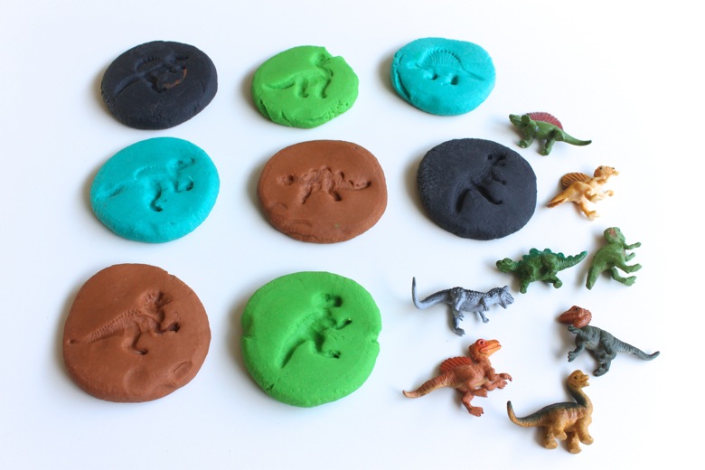 fósseis de dinossauros e massinha de modelar