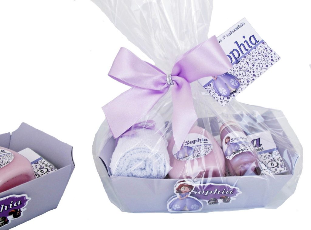 Kit de beleza como lembrancinha de festa de menina