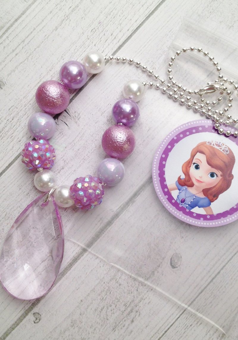 Colar com medalhão como lembrancinha da Princesa Sofia