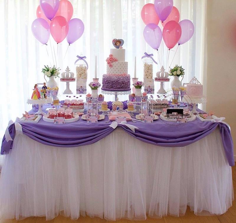 Mesa principal simples para festa Princesa Sofia
