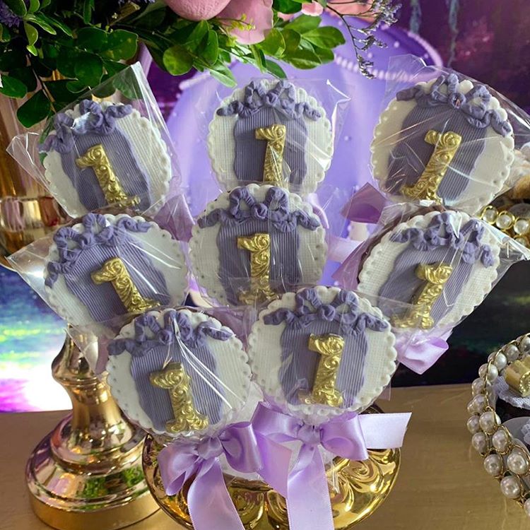 Pirulitos decorados para festa Princesa Sofia