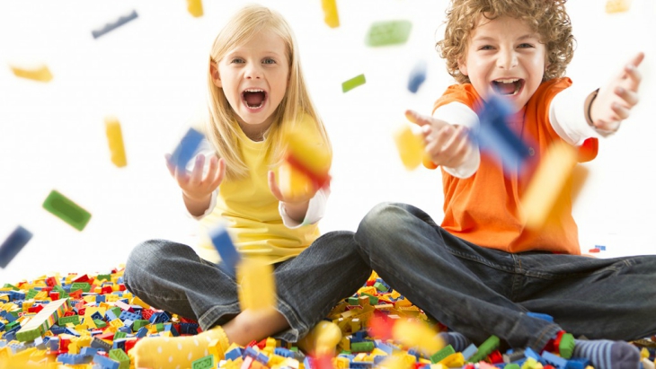 15 Ideias de como brincar com LEGO (brinquedo para todas as idades!)