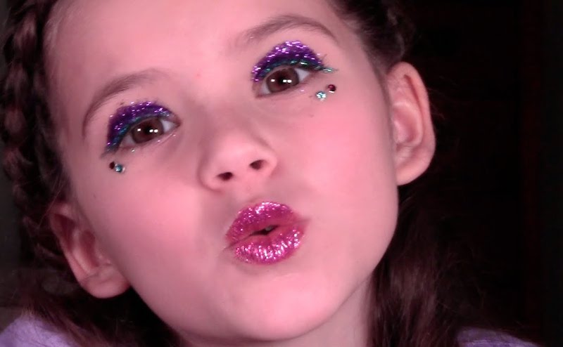 Maquiagem infantil: os perigos dos cosméticos para crianças pequenas