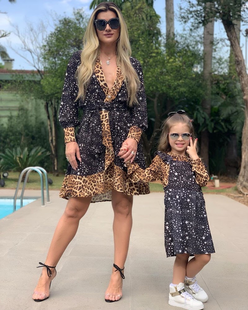 Mirella Santos e filha Valentina looks combinando