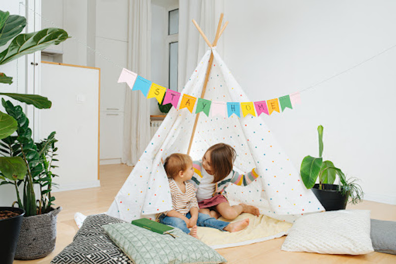Ideias de brincadeiras para fazer dentro de casa nas férias!