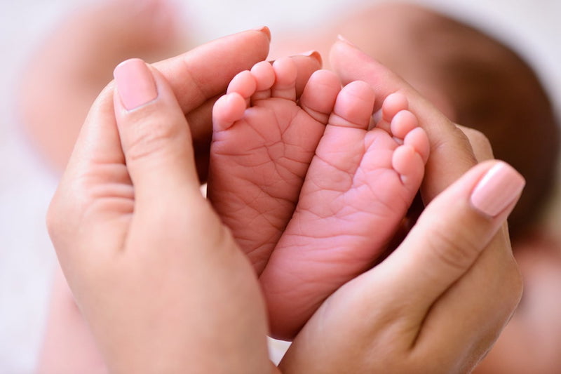 Carla Melo, mãe de bebê com AME, lamenta demora na ampliação do teste do pezinho