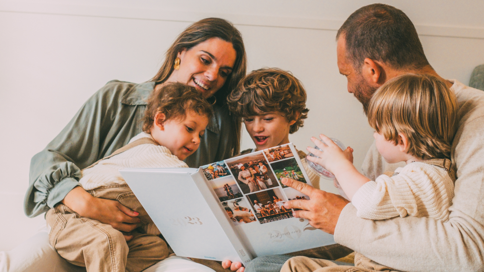 Ideias Criativas para Expor Fotos de Família: Tecnologia vs. Tradição